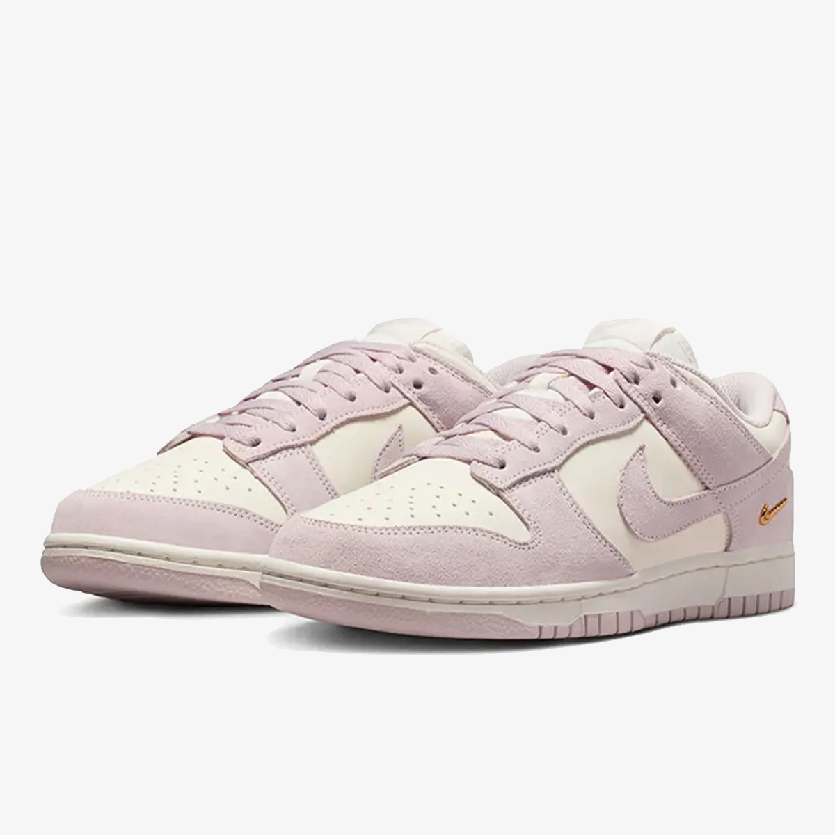 WMNS NIKE DUNK LOW SE
