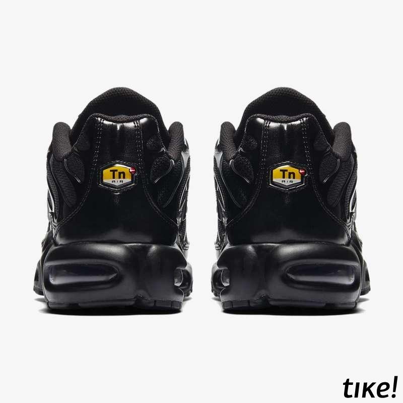 AIR MAX PLUS 