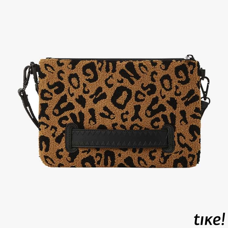 CHENILLE CHEETAH POUCHETTE 