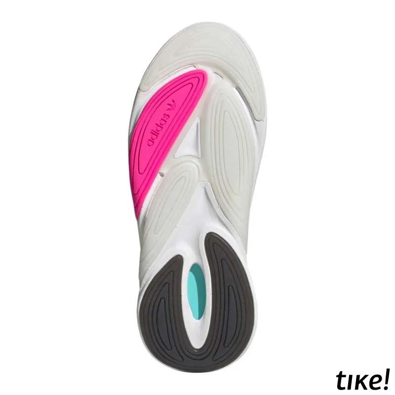 OZELIA W 